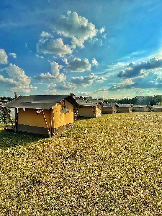 Hotel Luz Glamping Bukarest 0*,